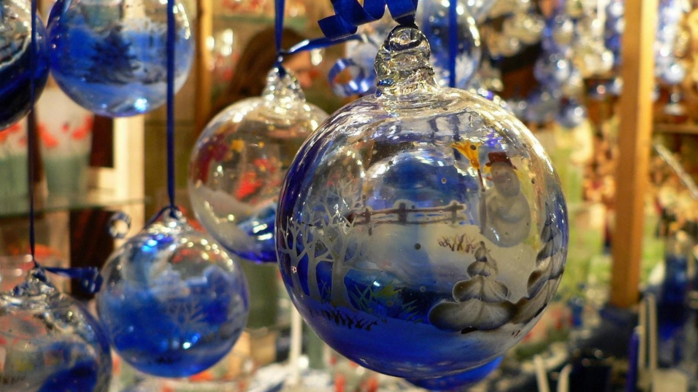 Glass Ball Christmas, Christmas Day, Bauble, Christmas Decoration, Christmas Village. Wallpaper in 1366x768 Resolution