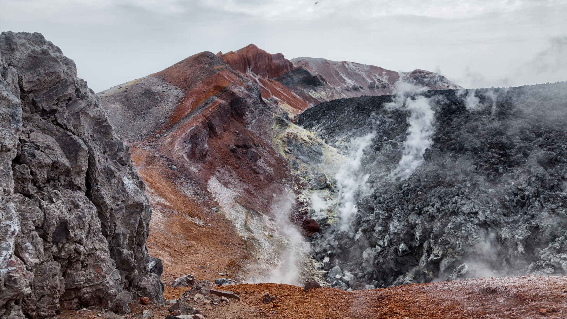 Brown and Gray Mountain Under White Sky During Daytime. Wallpaper in 1920x1080 Resolution