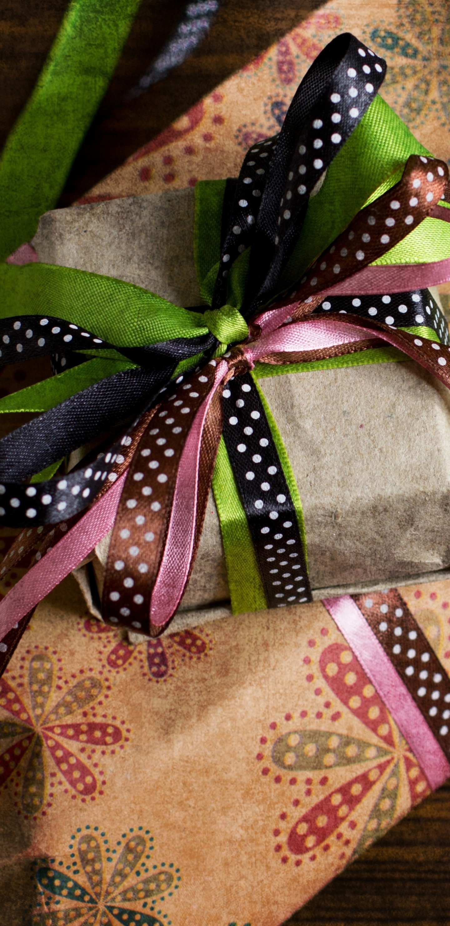 Cadeau, Emballage Cadeau, Ruban, Présent, Pink. Wallpaper in 1440x2960 Resolution