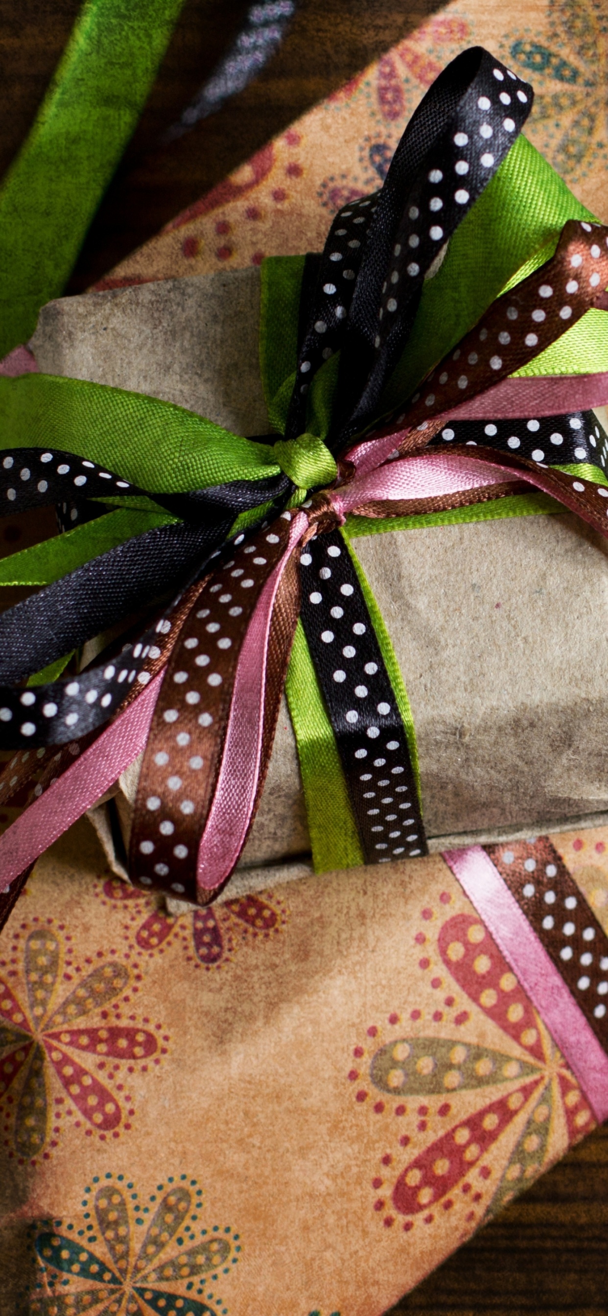 Geschenk, Geschenkpapier, Multifunktionsleiste, Gegenwart, Pink. Wallpaper in 1242x2688 Resolution