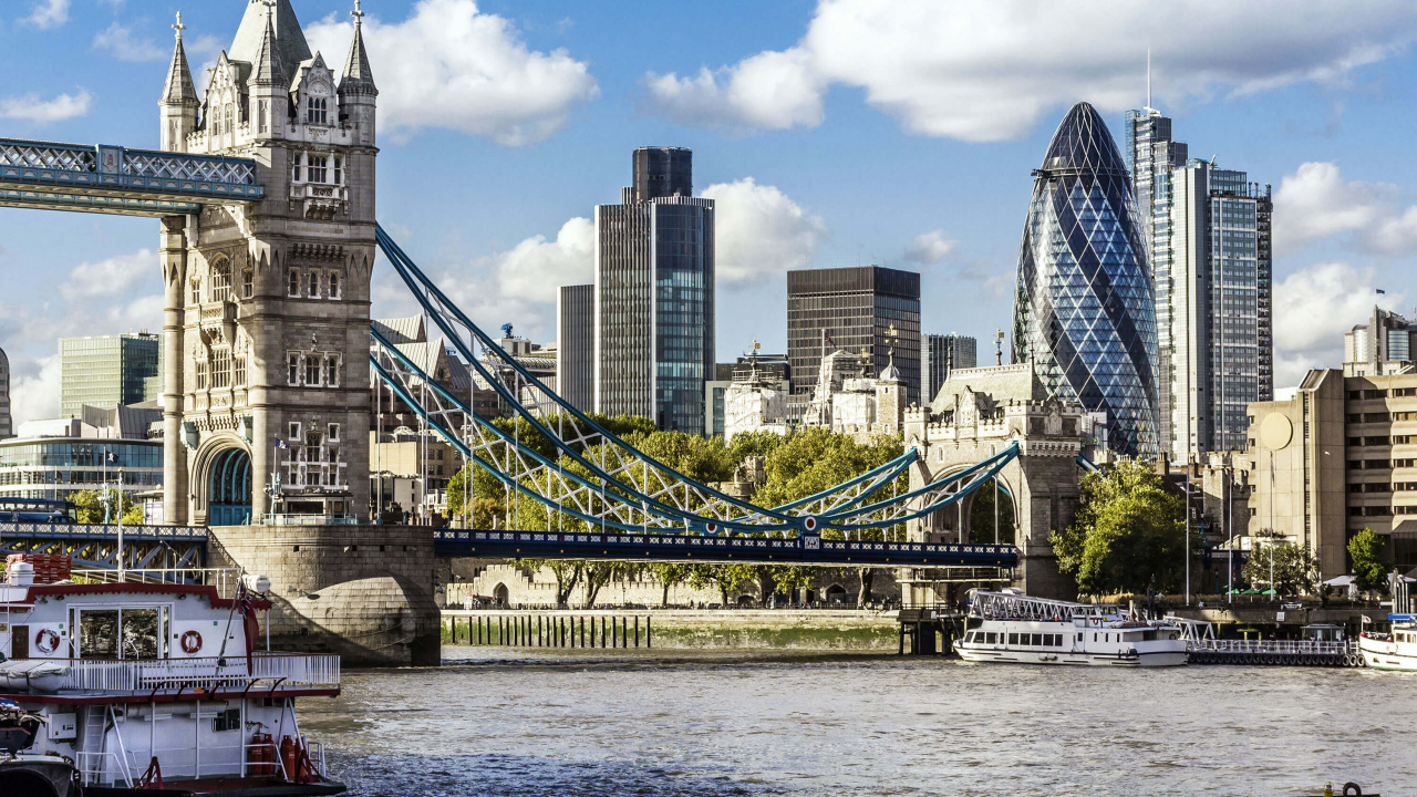 White and Blue Bridge Near City Buildings During Daytime. Wallpaper in 1280x720 Resolution
