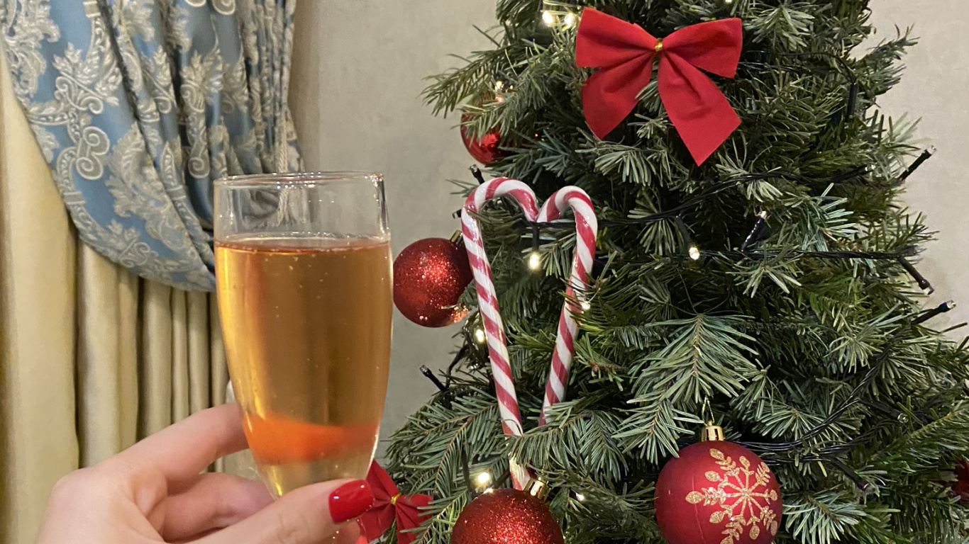 Ornement de Noël, Le Jour De Noël, Arbre de Noël, Événement, Verrerie. Wallpaper in 1366x768 Resolution