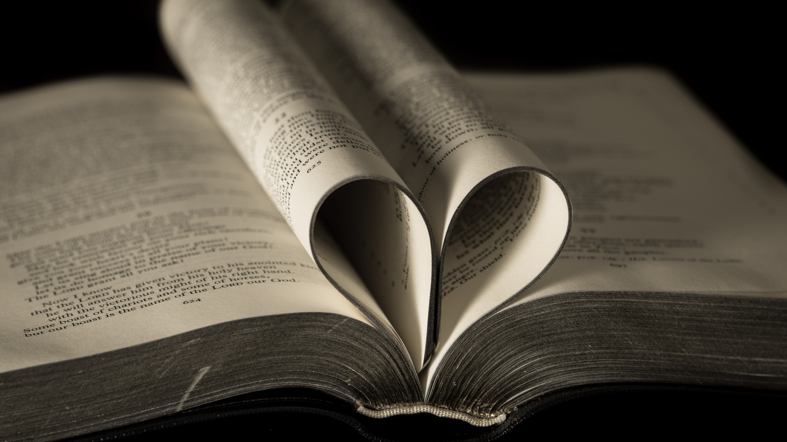 Livre, Texte, Papier, Publication, Cœur. Wallpaper in 2560x1440 Resolution