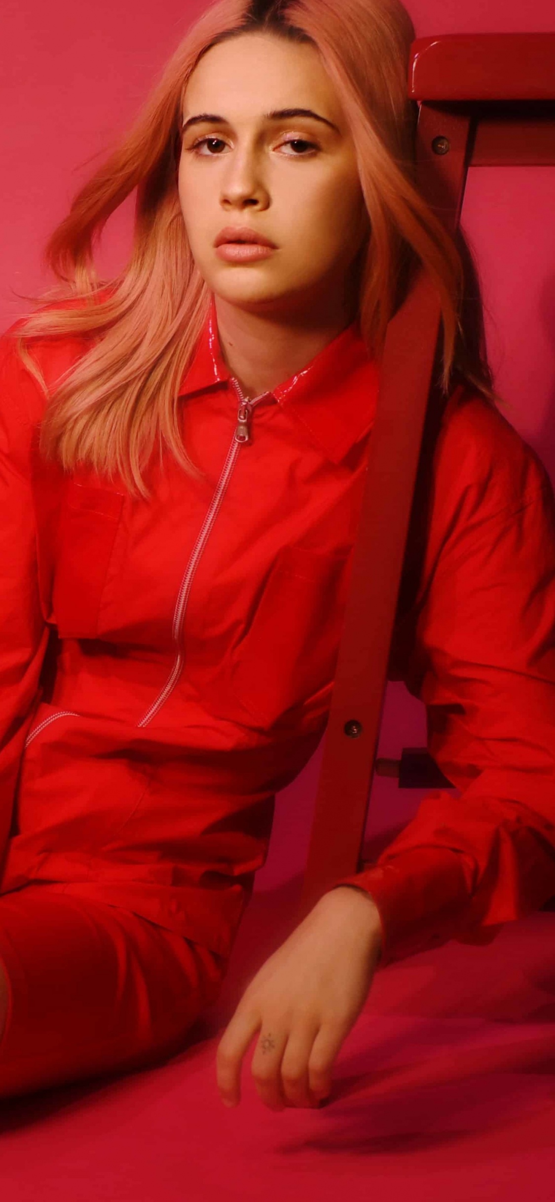 Bea Miller, Dos Mil Diecinueve, no Eres Tú, Soy Yo, Nunca me Gustarás, Sentir Algo. Wallpaper in 1125x2436 Resolution