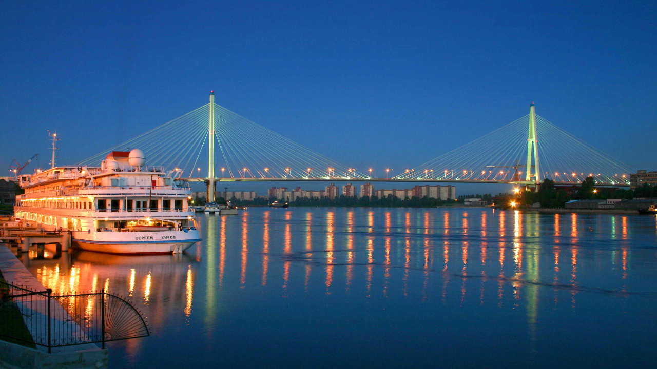 White and Brown Boat on Body of Water Near Bridge During Daytime. Wallpaper in 1280x720 Resolution