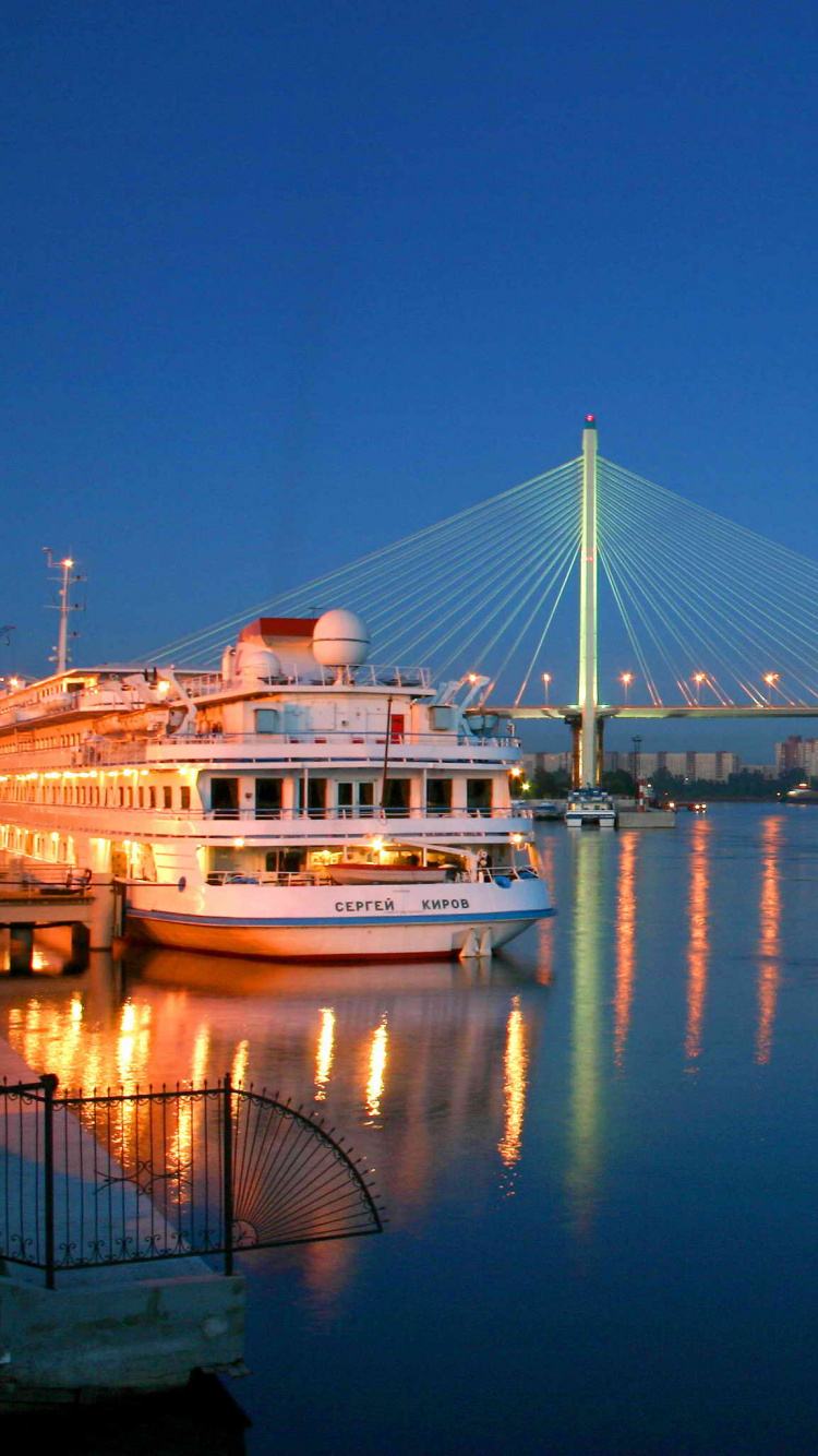 White and Brown Boat on Body of Water Near Bridge During Daytime. Wallpaper in 750x1334 Resolution