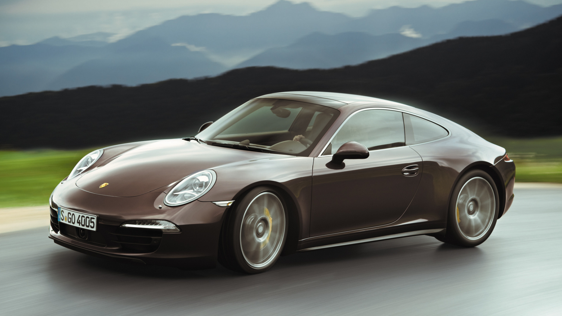 Porsche 911 Plateado en la Carretera Durante el Día. Wallpaper in 1920x1080 Resolution