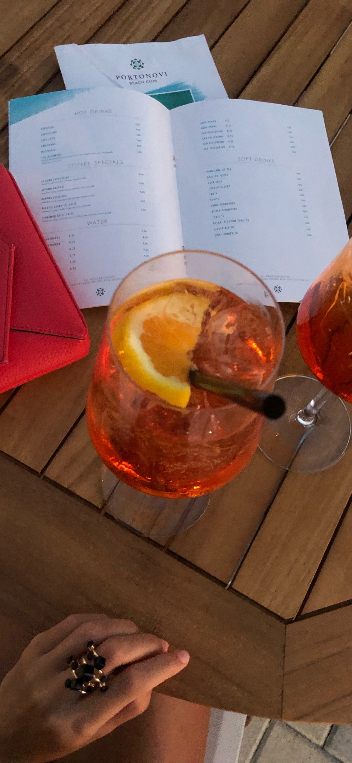 Alcohol, Líquido, Vajilla, Bebida Destilada, Ambar. Wallpaper in 1125x2436 Resolution