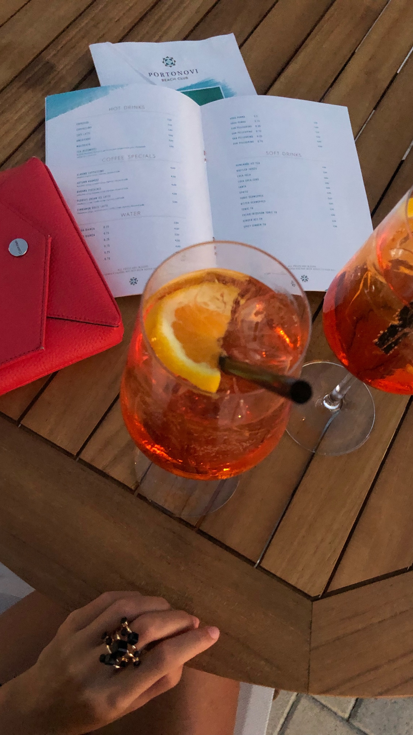 Drink, Alcohol, Alcoholic Beverage, Fluid, Tableware. Wallpaper in 1440x2560 Resolution