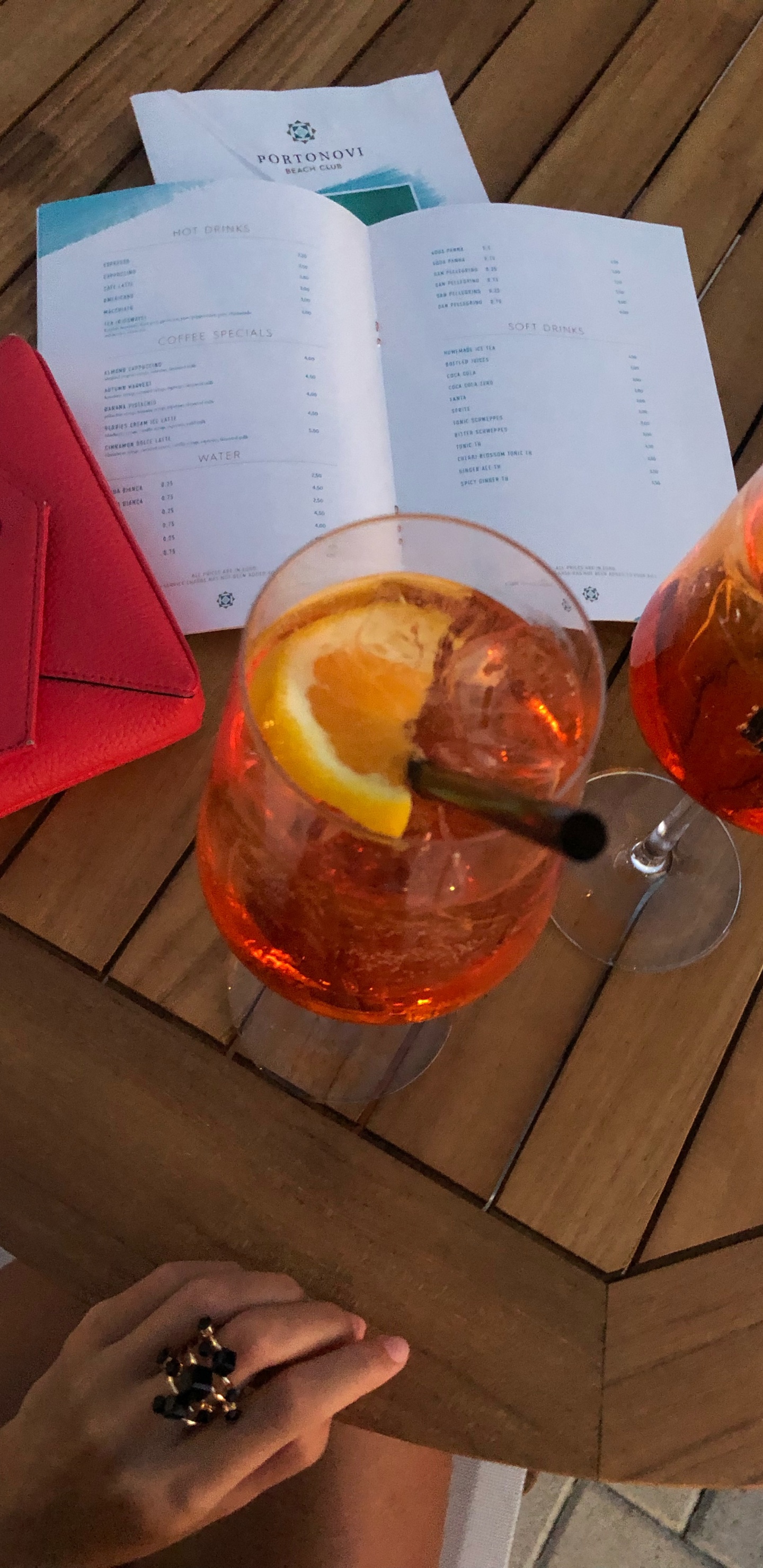 L'alcool, Fluide, Vaisselle, Boisson Distillée, Ambre. Wallpaper in 1440x2960 Resolution