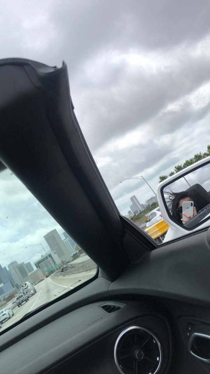 Windshield, King, Compact Car, Mid Size Car, Automotive Mirror. Wallpaper in 720x1280 Resolution