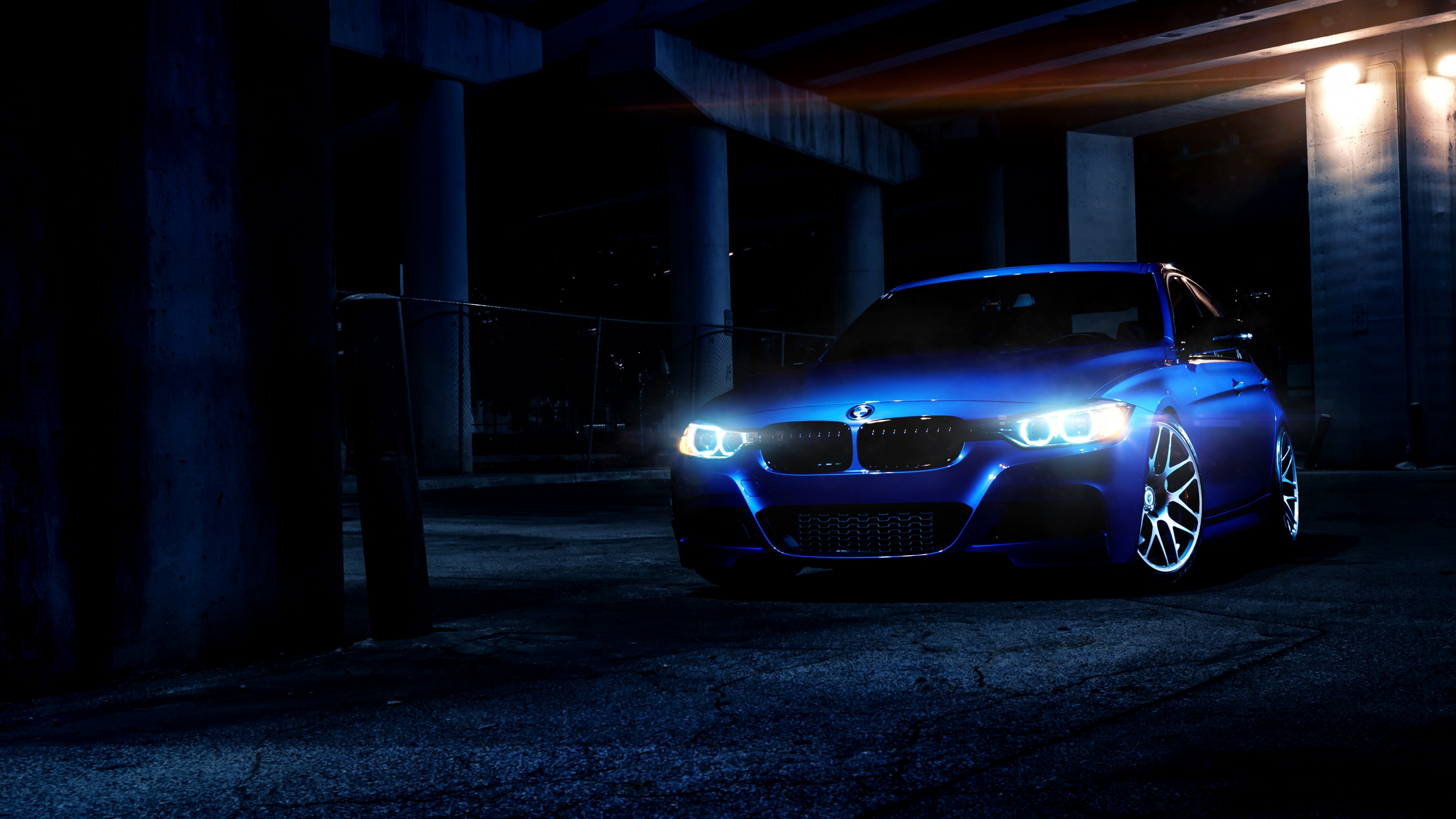 Schwarzer Bmw m 3 Parkte Nachts Auf Dem Parkplatz. Wallpaper in 3840x2160 Resolution