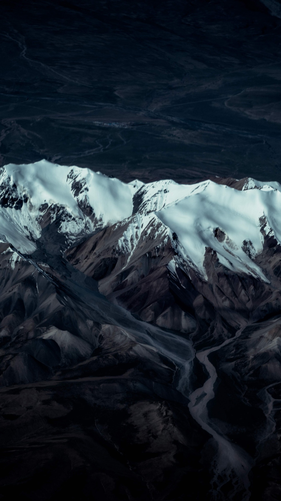 Montaña Cubierta de Nieve Durante el Día. Wallpaper in 1080x1920 Resolution