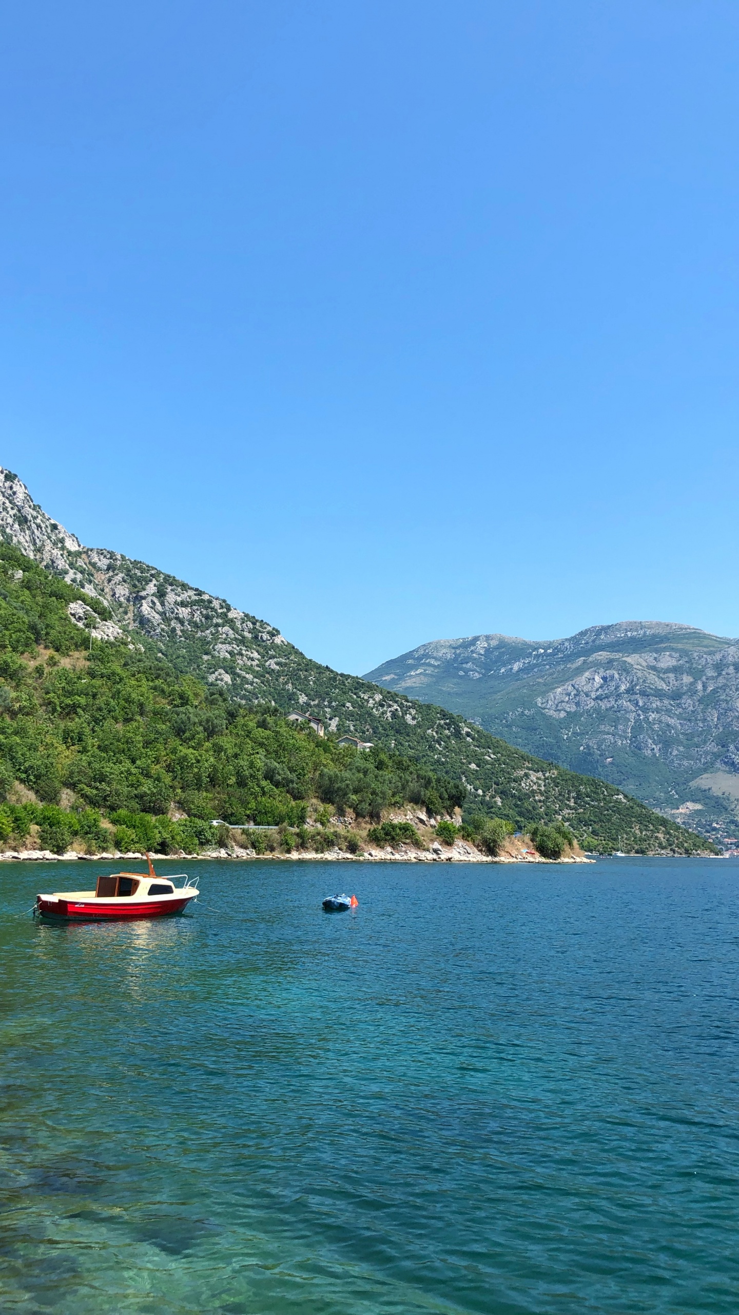 Body of Water, Mountainous Landforms, Water, Watercraft, Mountain Range. Wallpaper in 1440x2560 Resolution