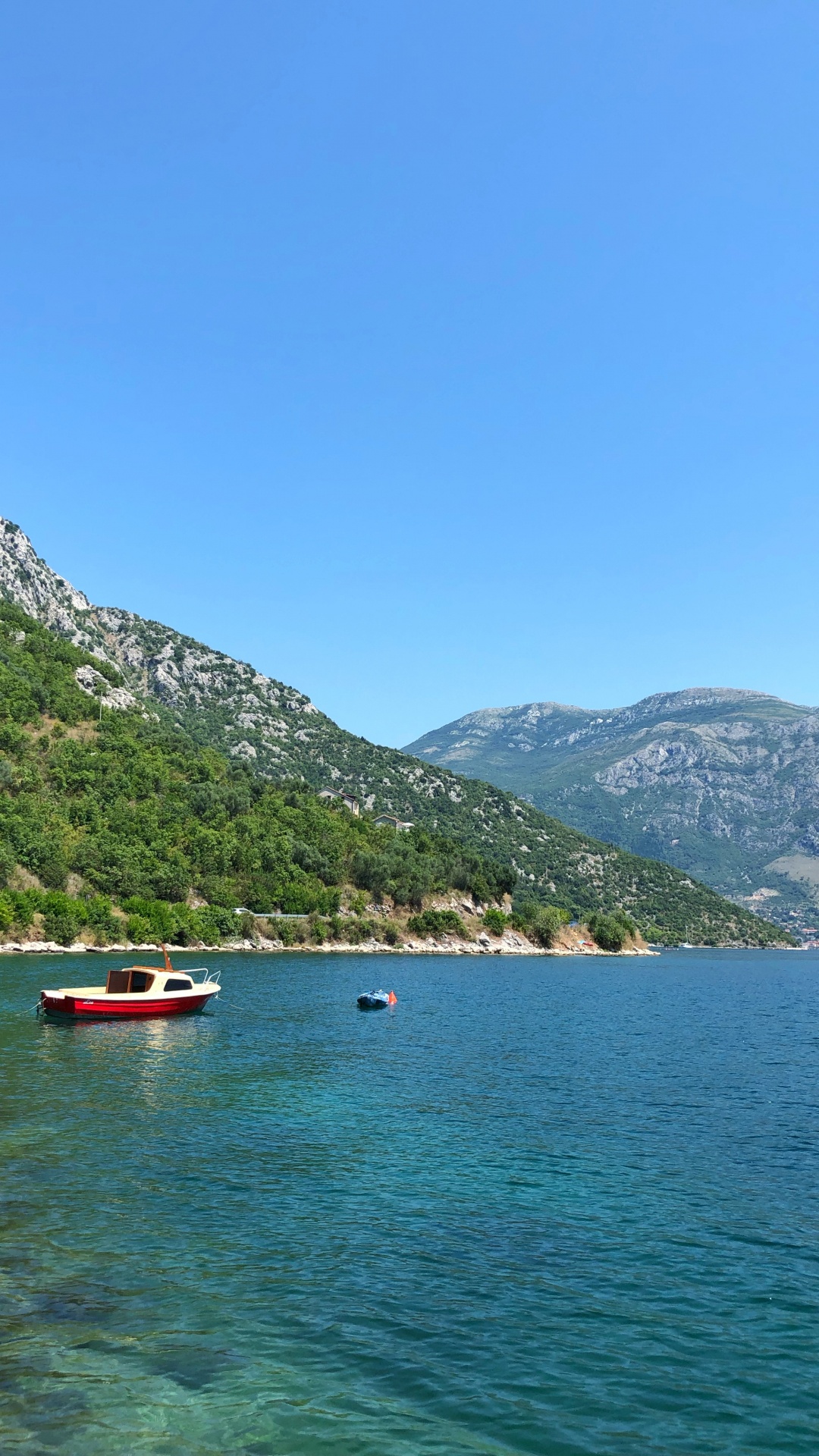 Cuerpo de Agua, Las Formaciones Montañosas, Agua, Moto de Agua, Turismo. Wallpaper in 1080x1920 Resolution