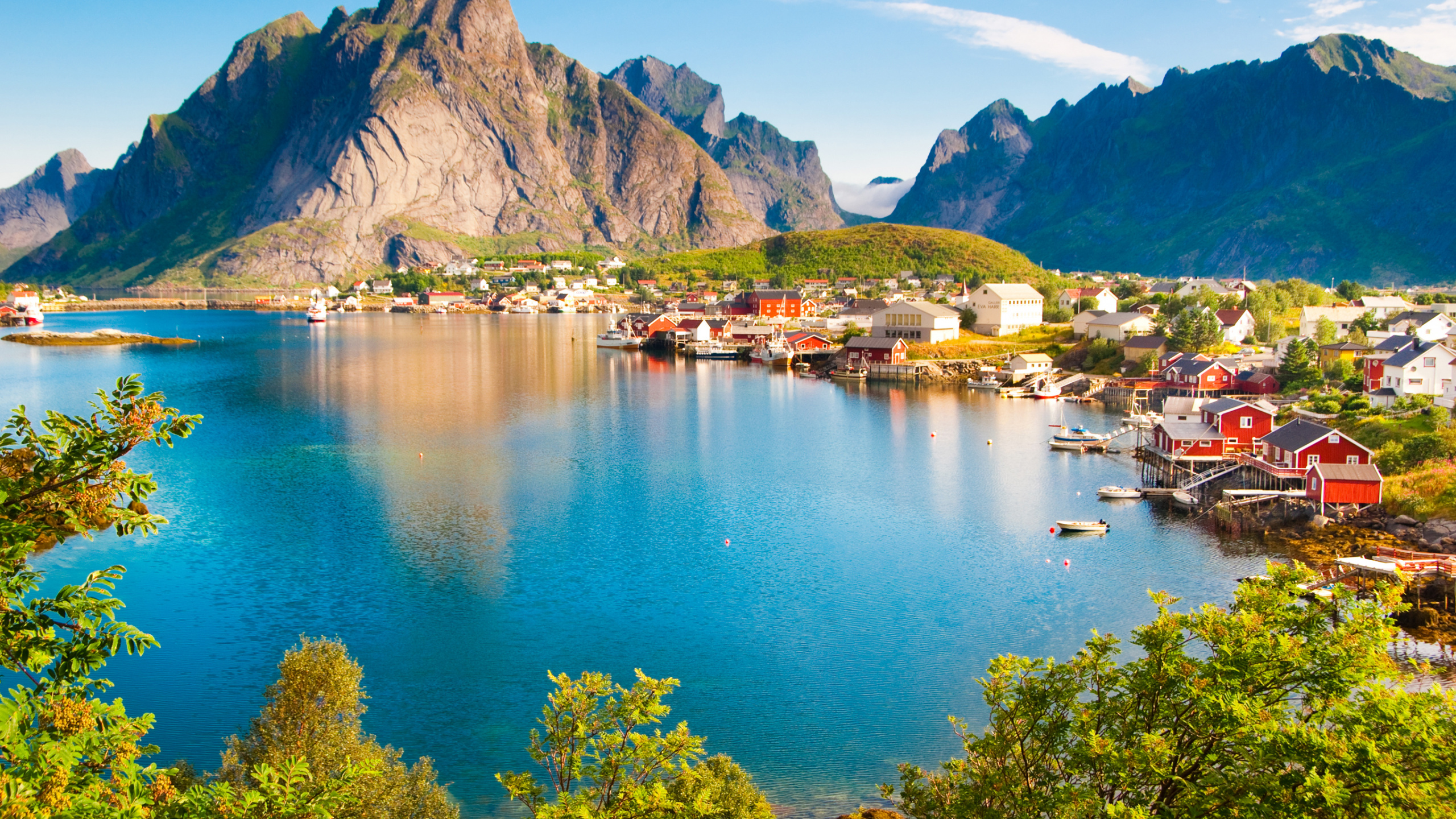 Houses Near Lake and Mountain During Daytime. Wallpaper in 2560x1440 Resolution