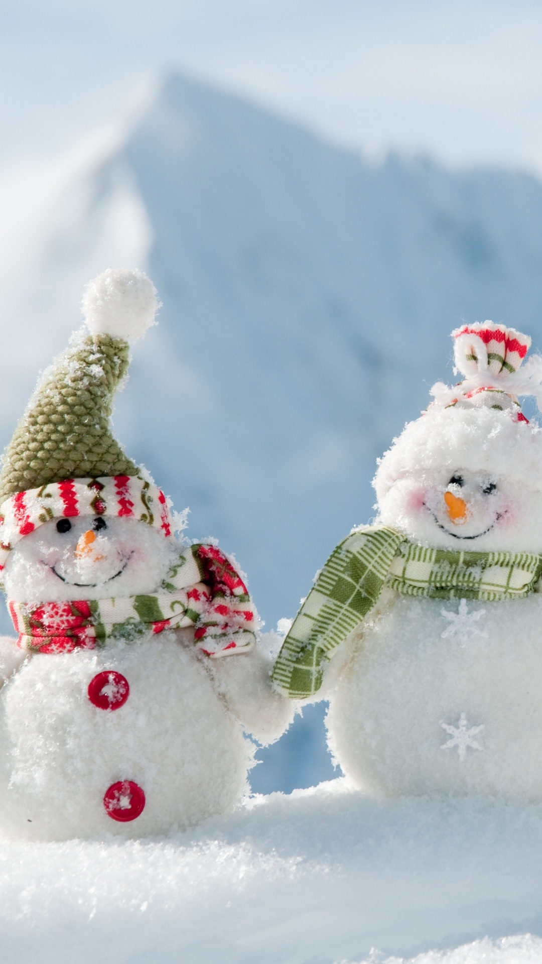 Schneemann Mit Schneemann Auf Schneefeld Tagsüber. Wallpaper in 1080x1920 Resolution