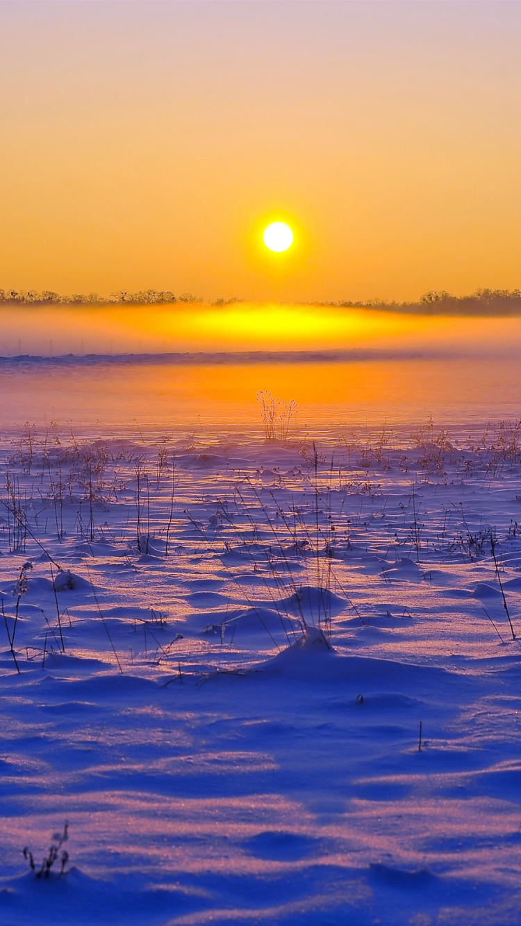 Body of Water During Sunset. Wallpaper in 750x1334 Resolution