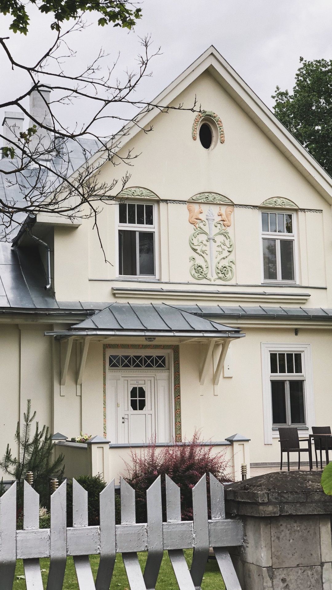 Haus, Fenster, Eigenschaft, Startseite, Lattenzaun. Wallpaper in 1080x1920 Resolution