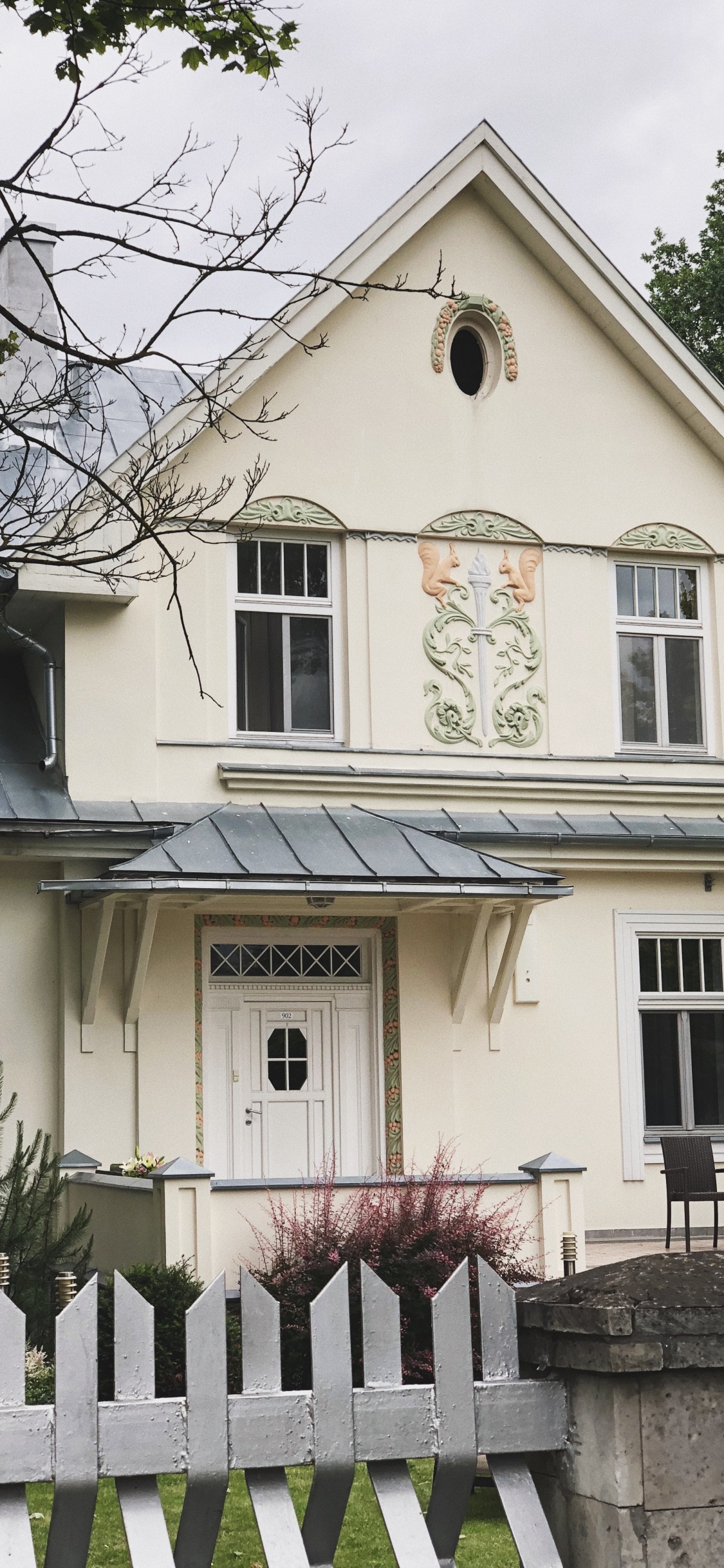 House, Window, Property, Home, Picket Fence. Wallpaper in 1125x2436 Resolution