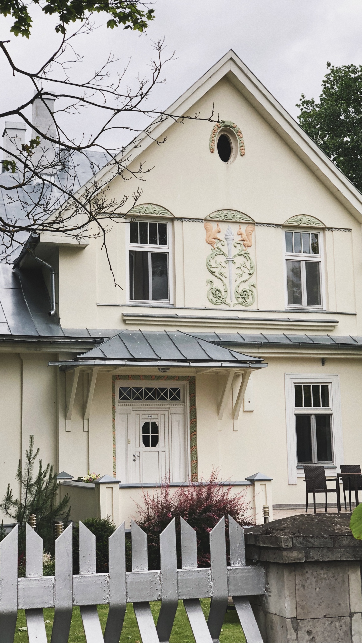 House, Window, Property, Home, Picket Fence. Wallpaper in 1440x2560 Resolution