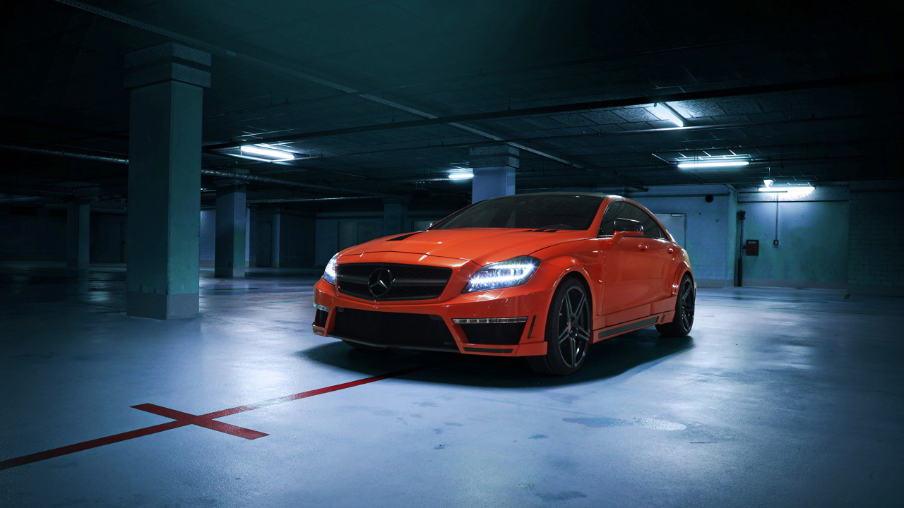 Orange Bmw m 3 Coupe Auf Weißem Boden Geparkt. Wallpaper in 1280x720 Resolution