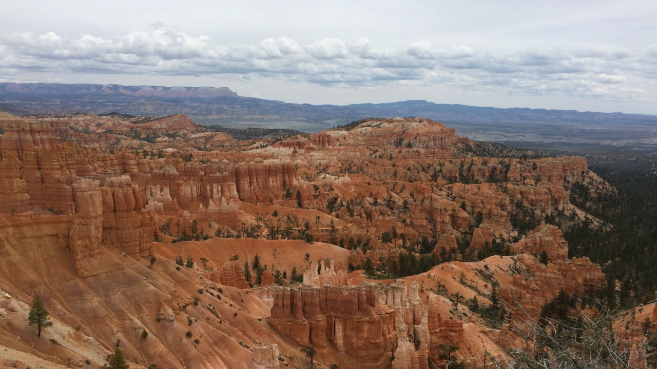 Brown Rock Formation Under White Clouds During Daytime. Wallpaper in 1280x720 Resolution