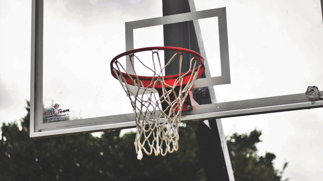 Black and Red Basketball Hoop. Wallpaper in 1280x720 Resolution