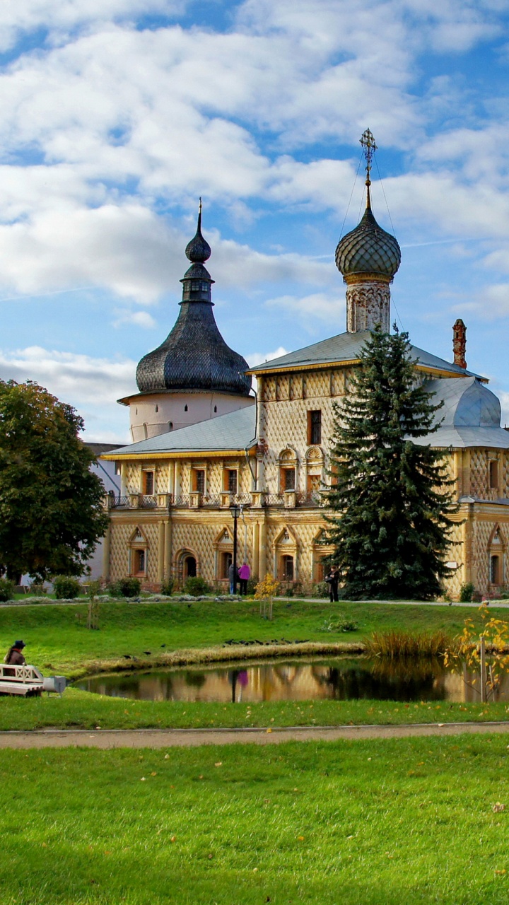 Braun-weißes Betongebäude Unter Blauem Himmel Tagsüber. Wallpaper in 720x1280 Resolution