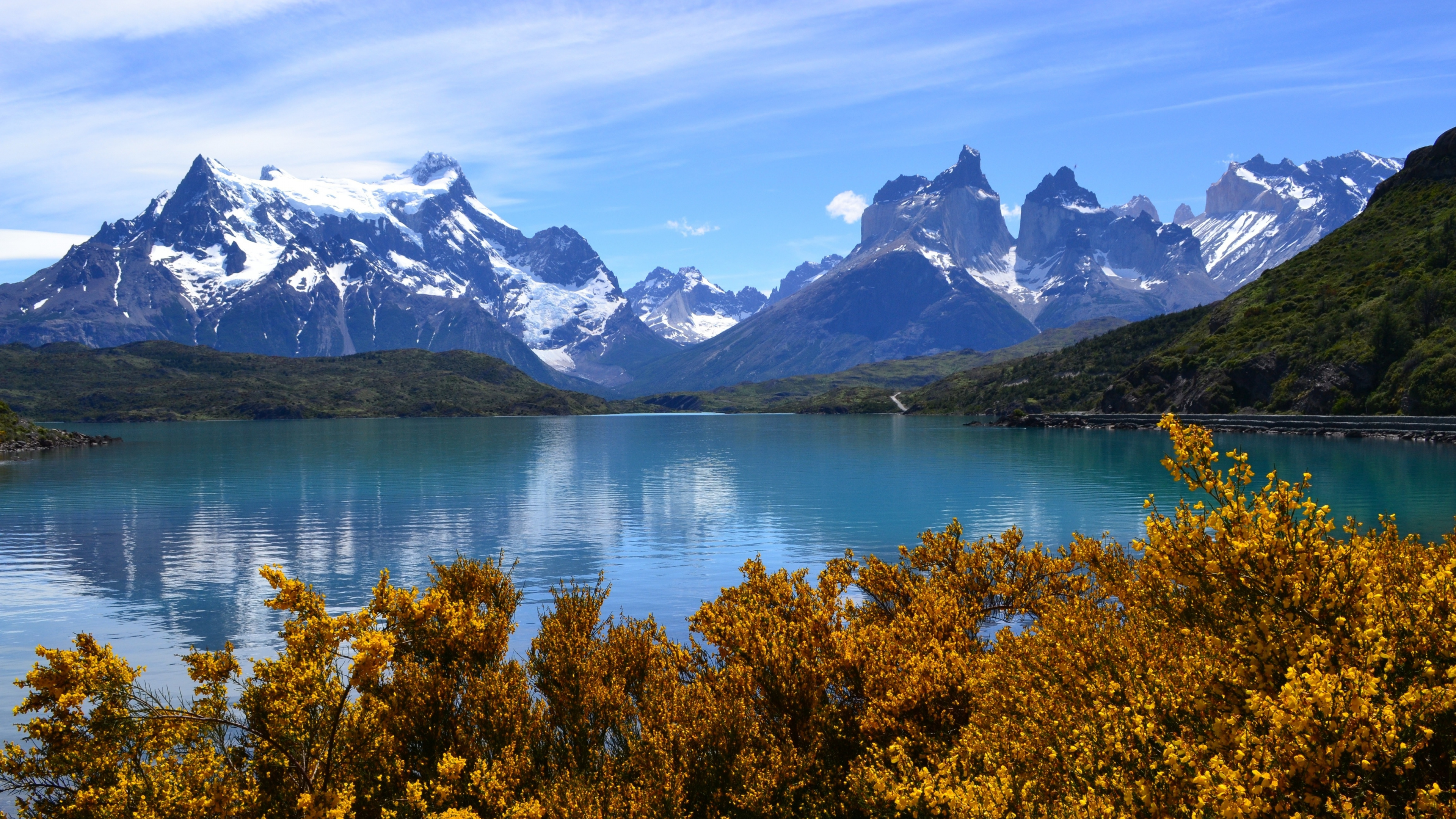 Green Trees Near Lake and Snow Covered Mountain During Daytime. Wallpaper in 3840x2160 Resolution