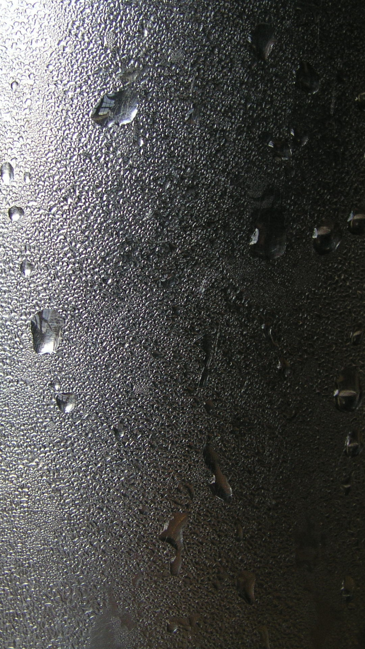 Gouttes D'eau Sur Verre Clair. Wallpaper in 750x1334 Resolution