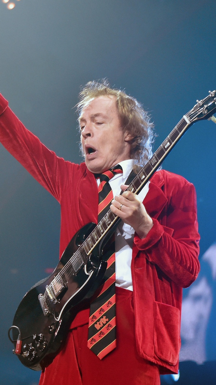 Angus Young, Concert, ac Dc, Guns N Roses, Performance. Wallpaper in 720x1280 Resolution