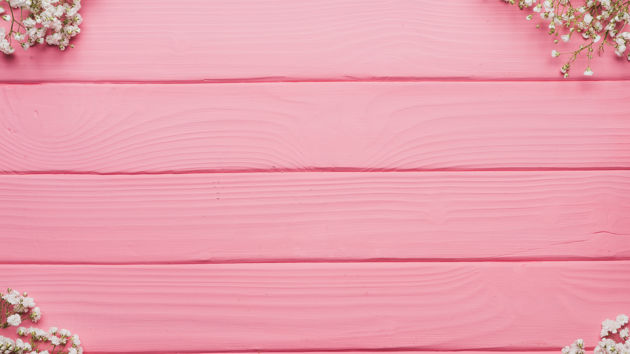 Pared de Madera Roja Con Cadena de Oro. Wallpaper in 2560x1440 Resolution