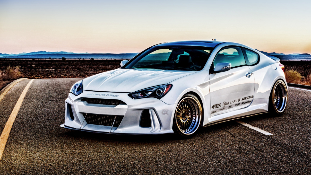 Weißer Porsche 911 Auf Braunem Feld Tagsüber. Wallpaper in 1280x720 Resolution