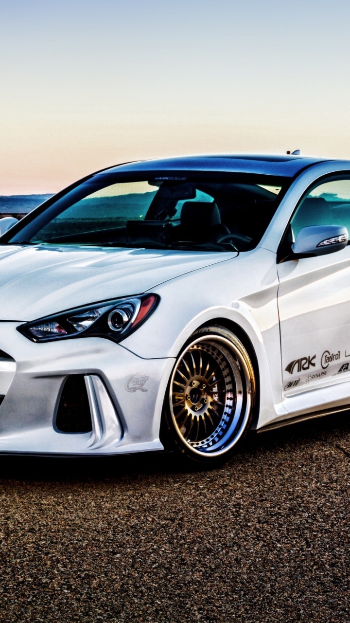 Porsche 911 Blanche Sur Champ Brun Pendant la Journée. Wallpaper in 720x1280 Resolution