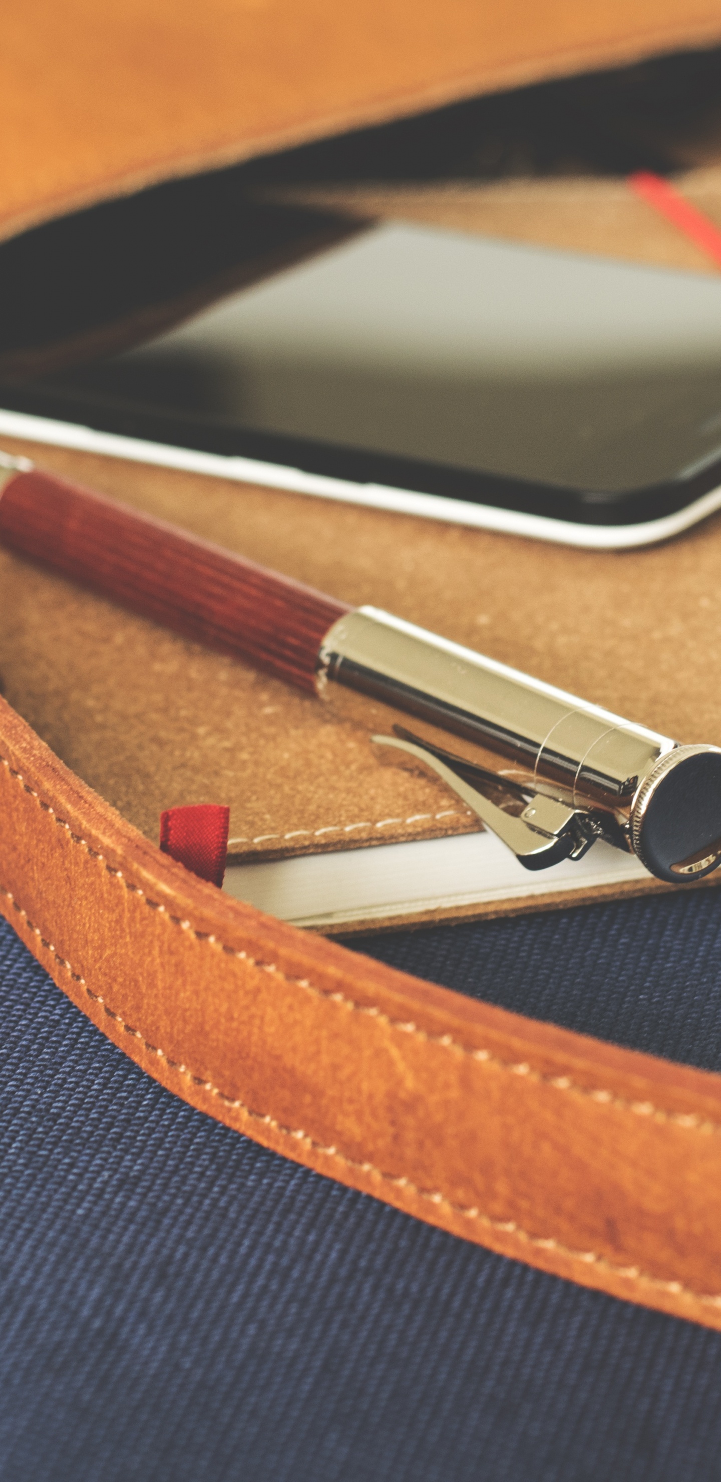 Tan, Leder, Rei, Mode-Accessoire, Brieftasche. Wallpaper in 1440x2960 Resolution