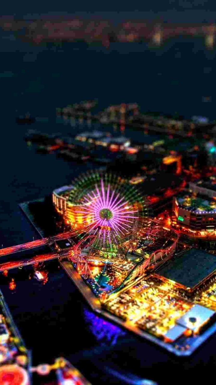 Ville Avec Des Immeubles de Grande Hauteur Pendant la Nuit. Wallpaper in 720x1280 Resolution