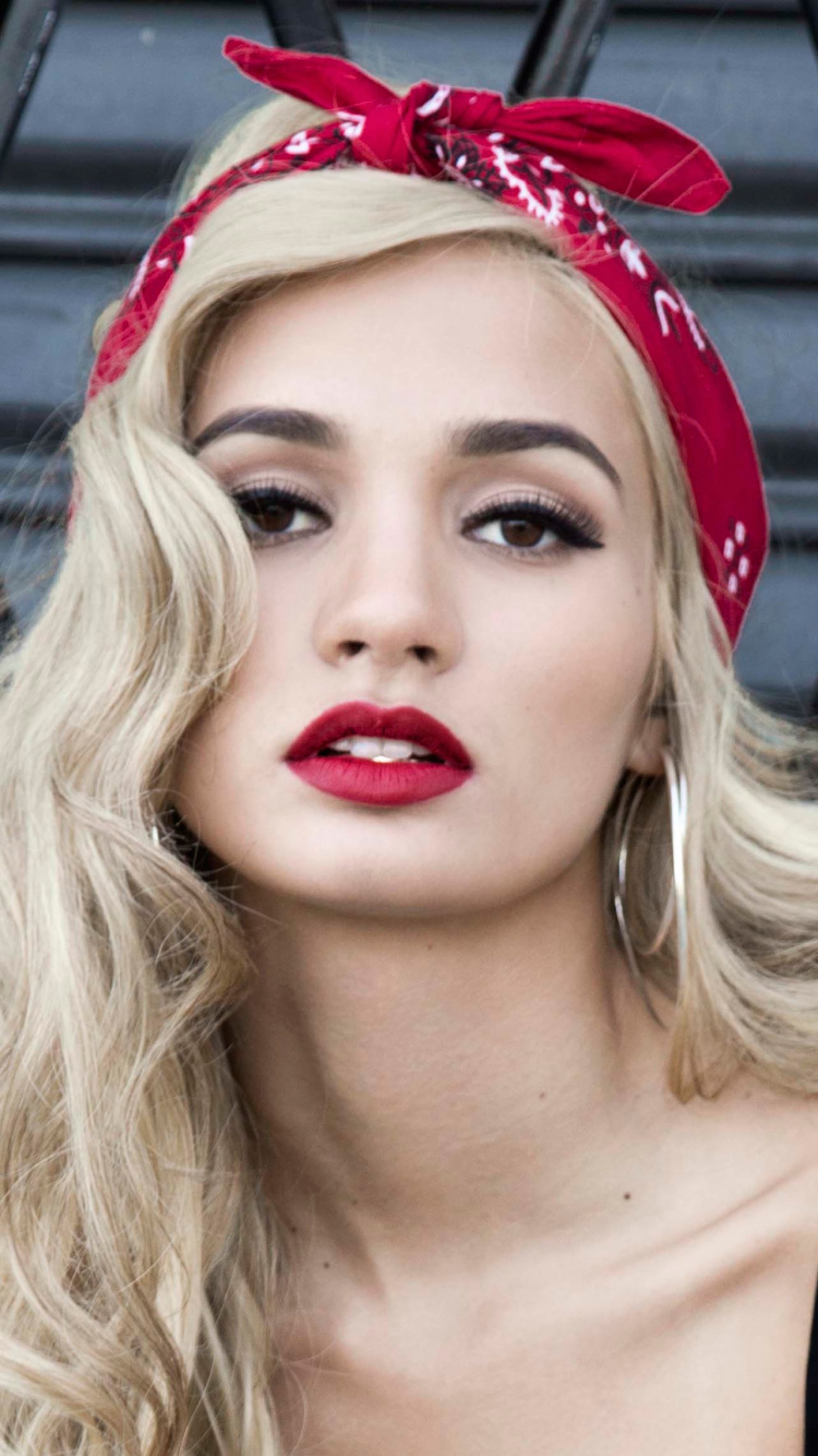 Haar, Lippe, Gesicht, Schönheit, Blonde. Wallpaper in 750x1334 Resolution