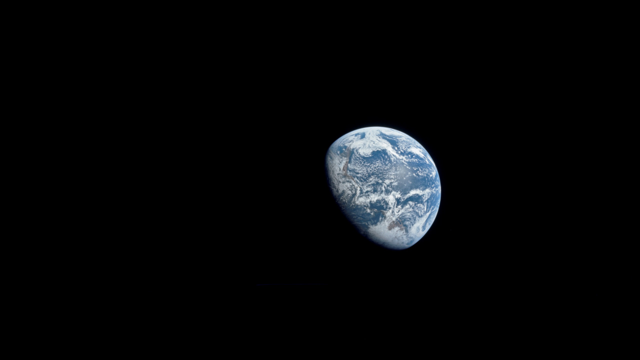 Pleine Lune Dans le Ciel. Wallpaper in 1280x720 Resolution