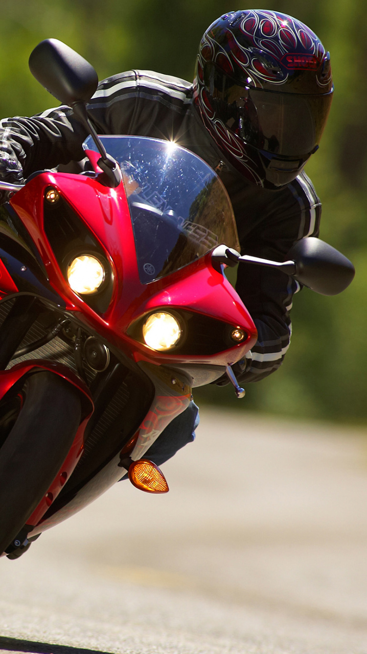 Bicicleta Deportiva Roja y Negra en la Carretera Durante el Día.. Wallpaper in 750x1334 Resolution