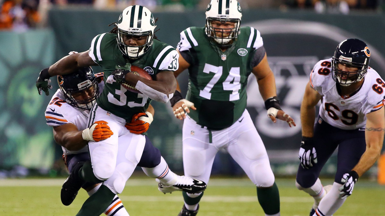 Football Players in Green and White Jersey Shirt. Wallpaper in 1280x720 Resolution