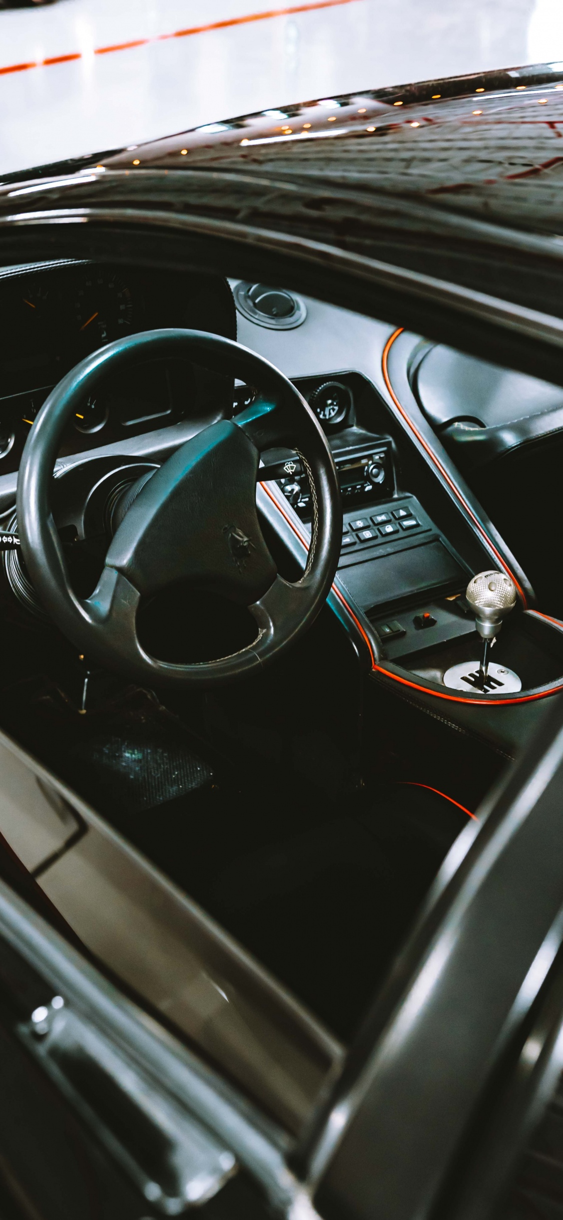 Volante de Coche Negro y Rojo. Wallpaper in 1125x2436 Resolution