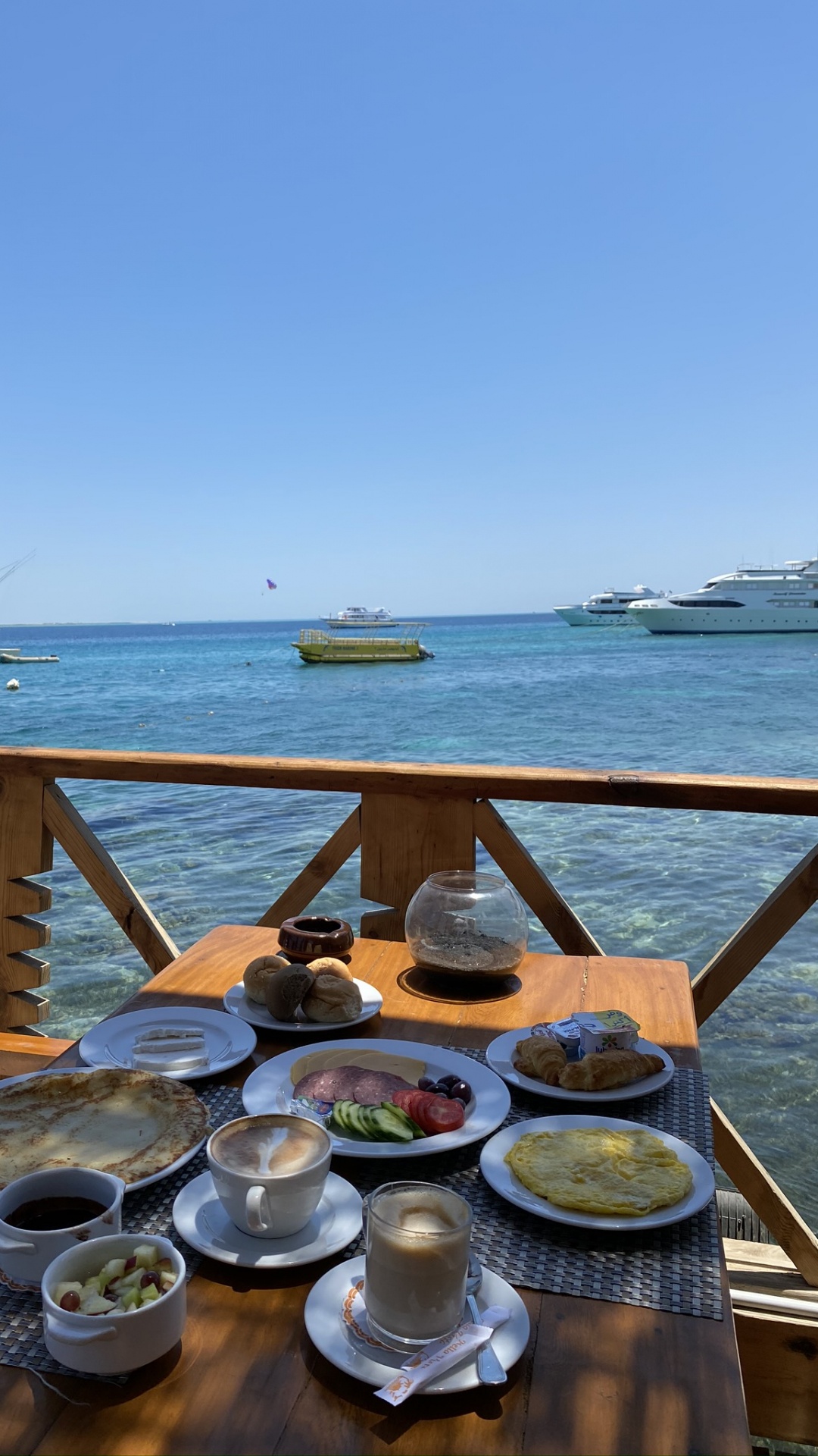 Sea, Serveware, Dishware, Watercraft, Cooking. Wallpaper in 1080x1920 Resolution