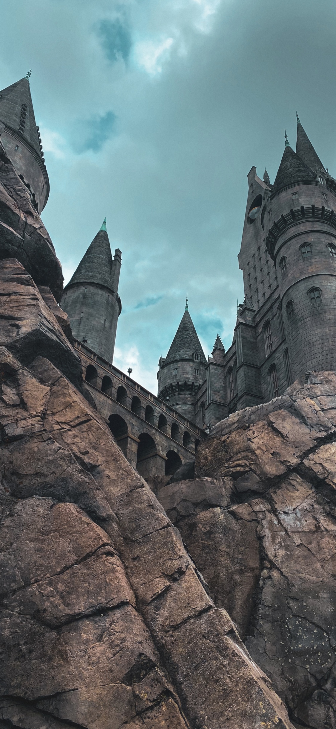 Hogwarts, Scorpius Hyperion Malfoy, Harry Potter, Maison Serpentard, Spire. Wallpaper in 1125x2436 Resolution