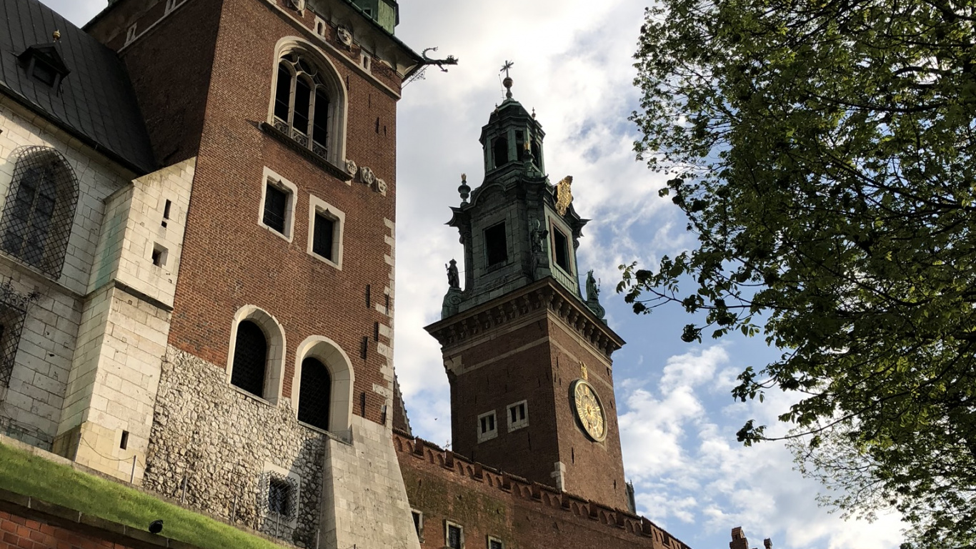 Polonia, Castillo de Wawel, Techo, Torreta, la Arquitectura Medieval. Wallpaper in 1366x768 Resolution
