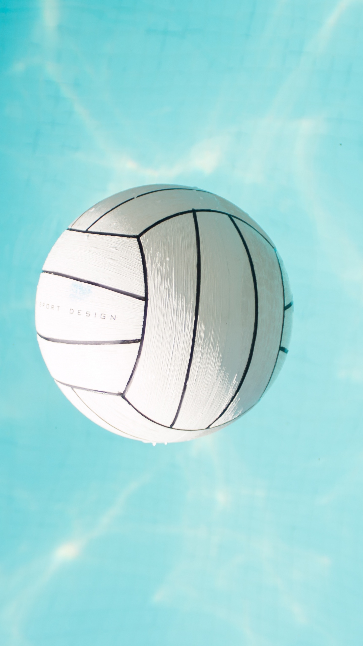 Baloncesto Blanco y Negro en el Cielo Azul. Wallpaper in 1440x2560 Resolution