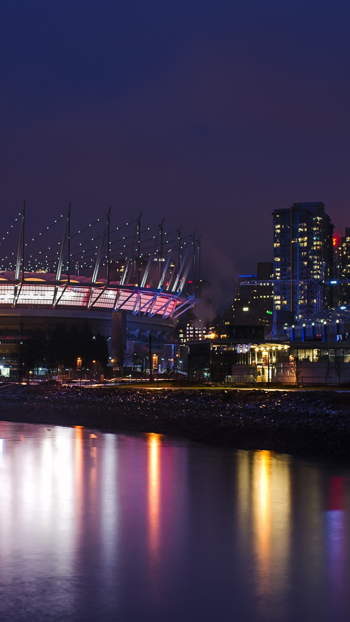 Puente Sobre el Río Durante la Noche. Wallpaper in 720x1280 Resolution