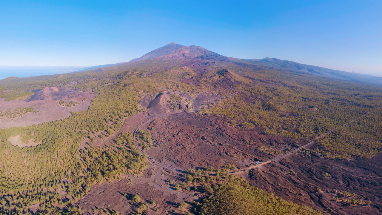 Green and Brown Mountains Under Blue Sky During Daytime. Wallpaper in 1280x720 Resolution