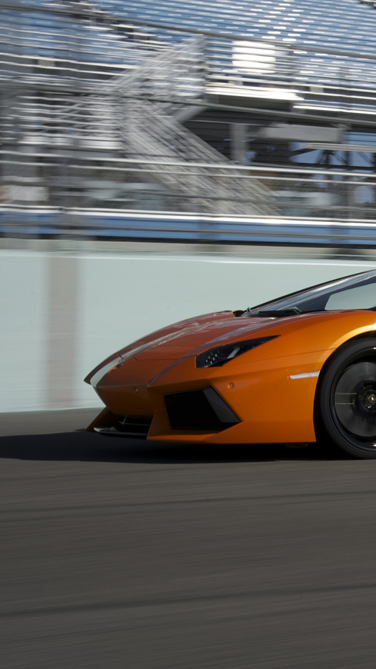 Ferrari 458 Italia Jaune Sur Route. Wallpaper in 750x1334 Resolution