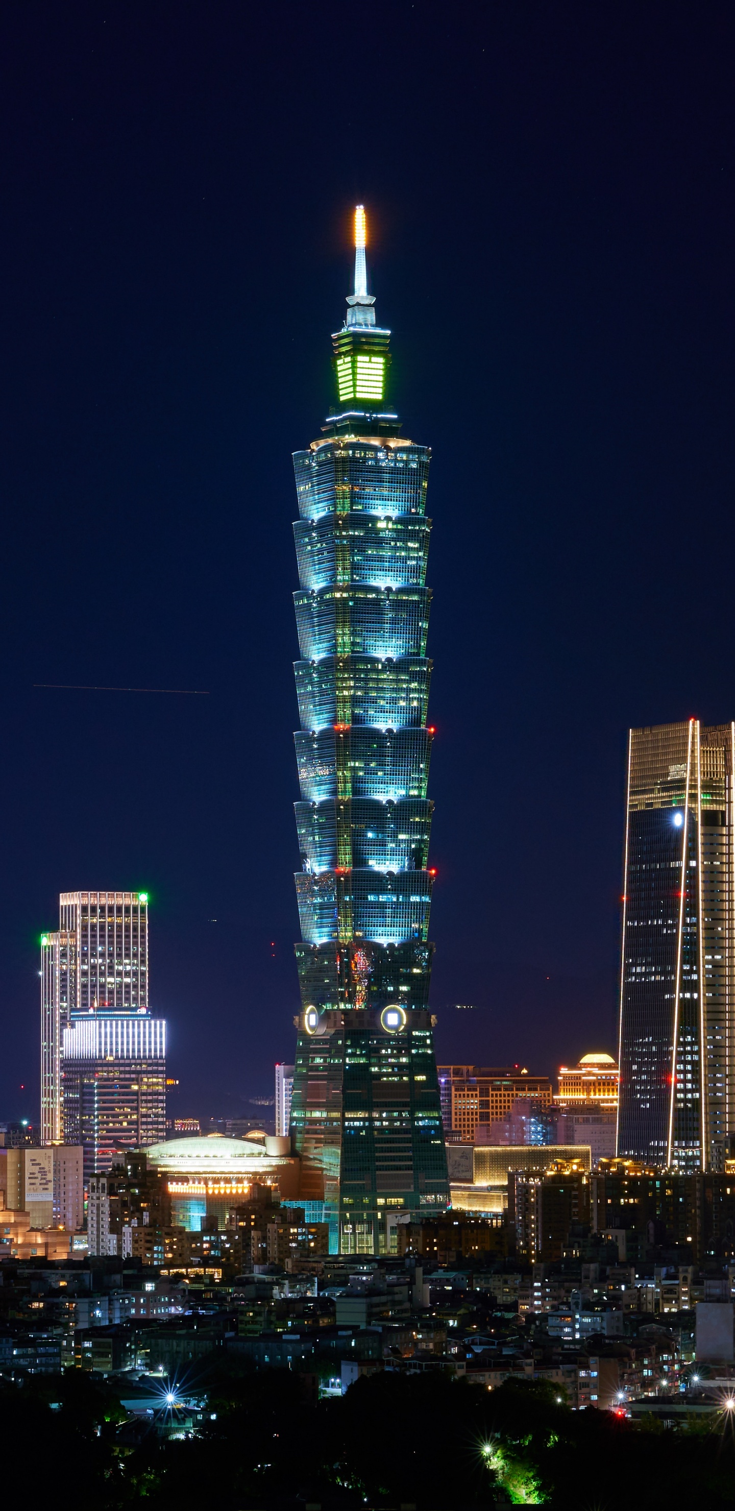 Horizonte de la Ciudad Durante la Noche. Wallpaper in 1440x2960 Resolution